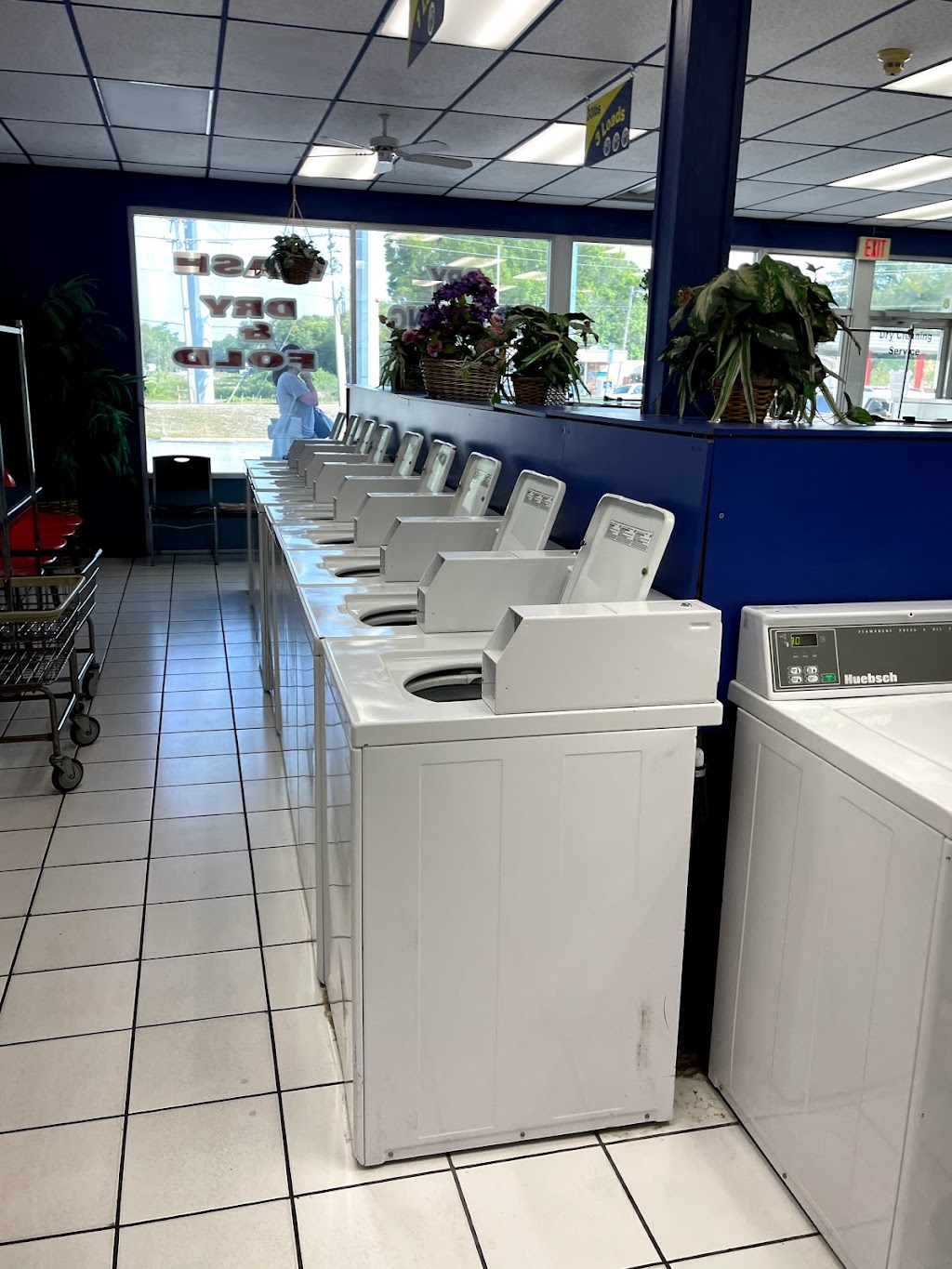 Zephyrhills Laundromat | 37852 FL-54 West, Zephyrhills, FL 33542, USA | Phone: (813) 788-4694