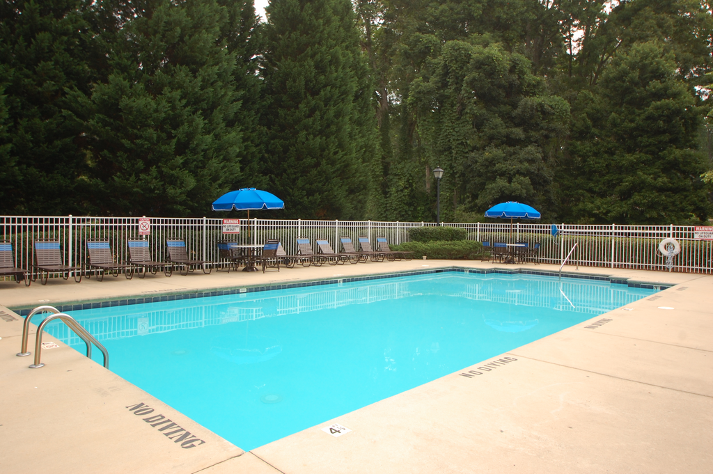 Parkview Apartments | 350 Commerce Centre Dr, Huntersville, NC 28078 | Phone: (704) 272-2522