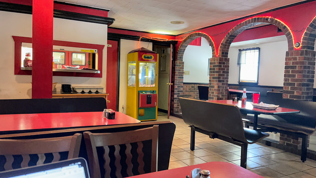 Pizza King | 806 N Jefferson St, Silver Lake, IN 46982, USA | Phone: (260) 352-0352