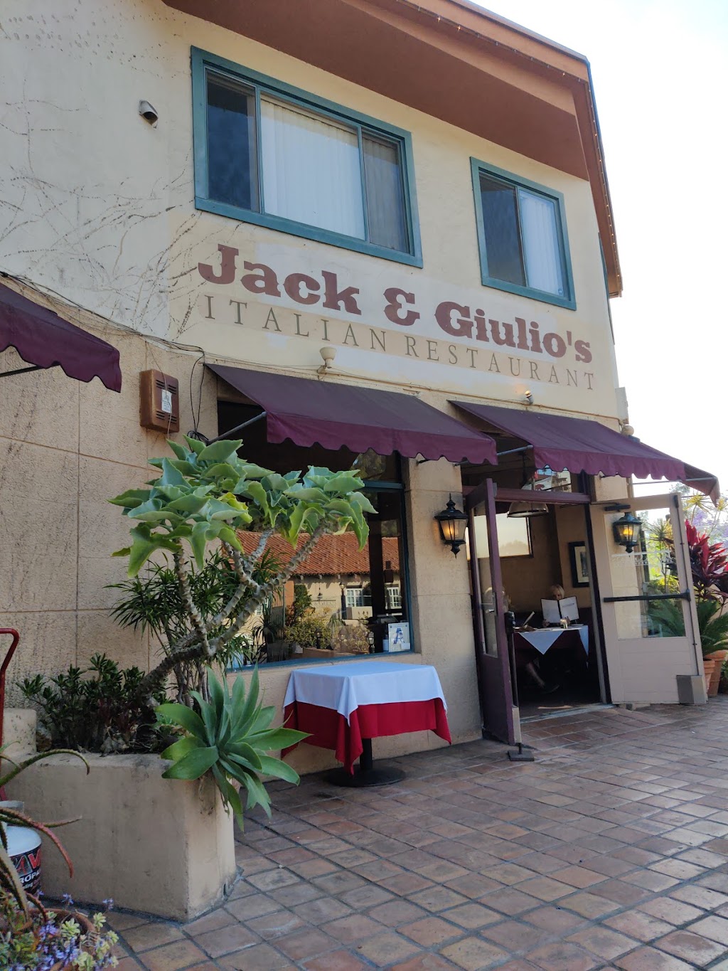 Jack & Giulios Italian Restaurant | 2391 San Diego Ave, San Diego, CA 92110 | Phone: (619) 294-2074