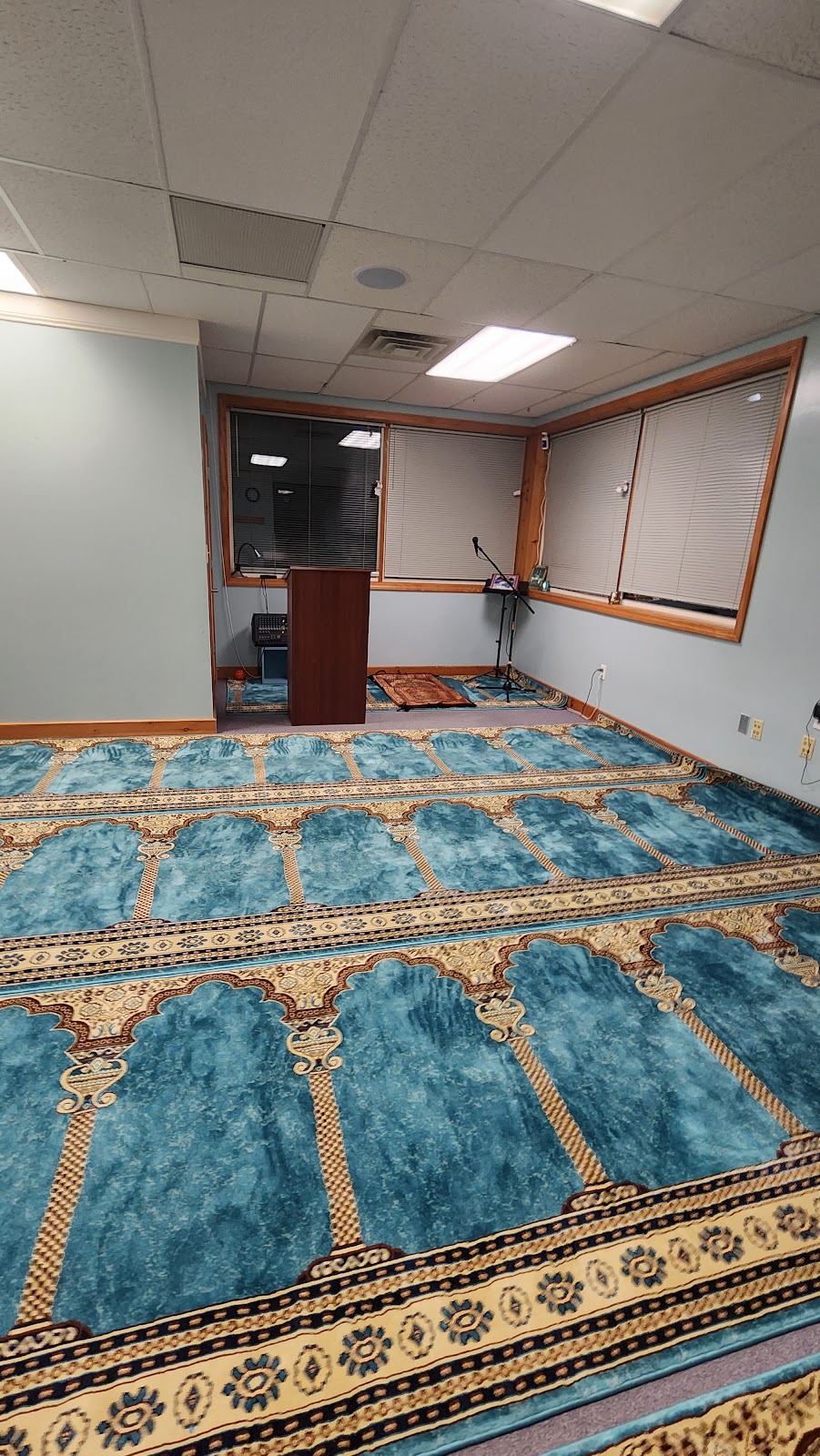 Windham Muslim Community Center mosque | 27 Roulston Rd, Windham, NH 03087, USA | Phone: (603) 874-1362