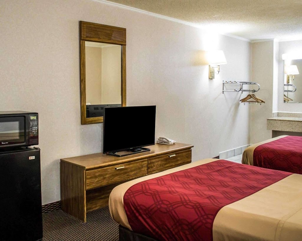 Econo Lodge | 2137 Lincoln Way E, Wooster, OH 44691, USA | Phone: (330) 264-8883