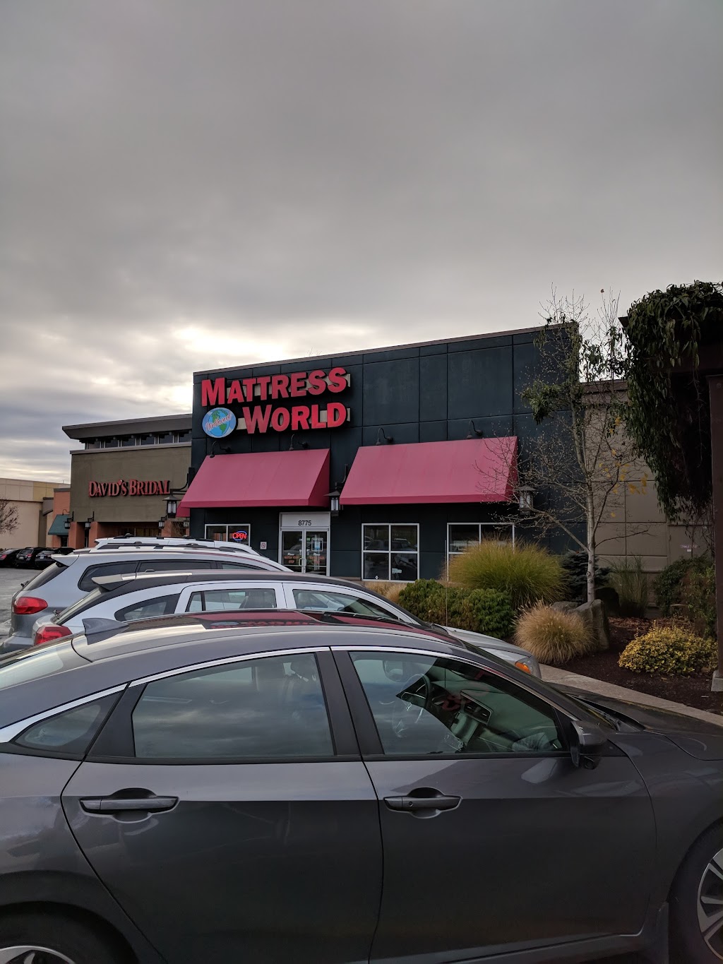 Mattress World Northwest Washington Square | 8775 SW Cascade Ave, Beaverton, OR 97008, USA | Phone: (503) 567-3321