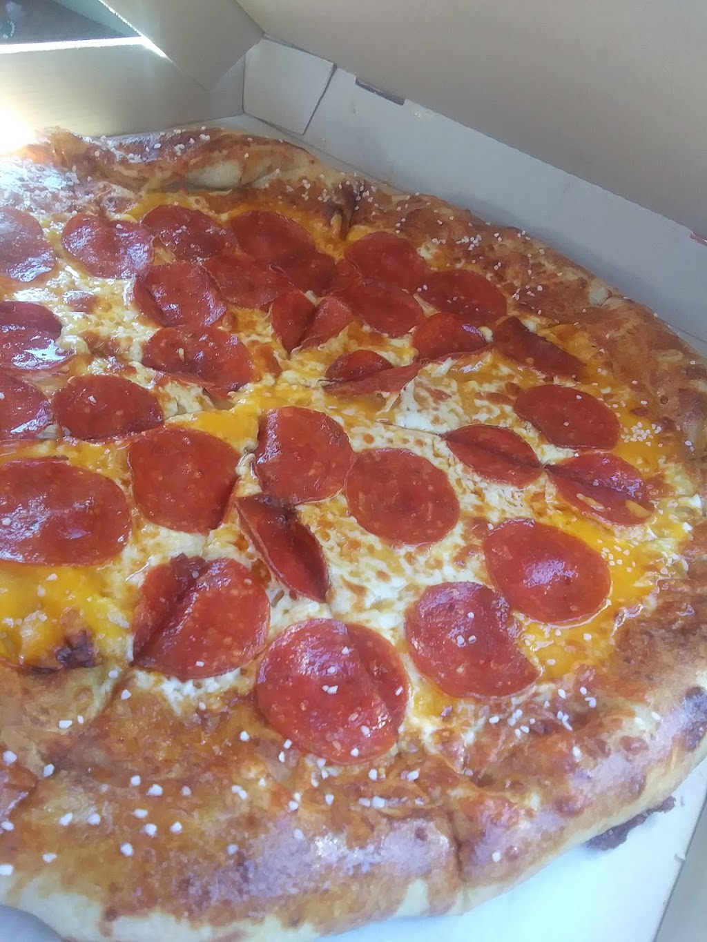 Little Caesars Pizza | 305 E Edwardsville Rd, Wood River, IL 62095, USA | Phone: (618) 254-2888