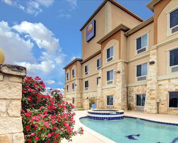 Comfort Inn & Suites | 400 Village Park Dr, Alvarado, TX 76009, USA | Phone: (817) 409-3798