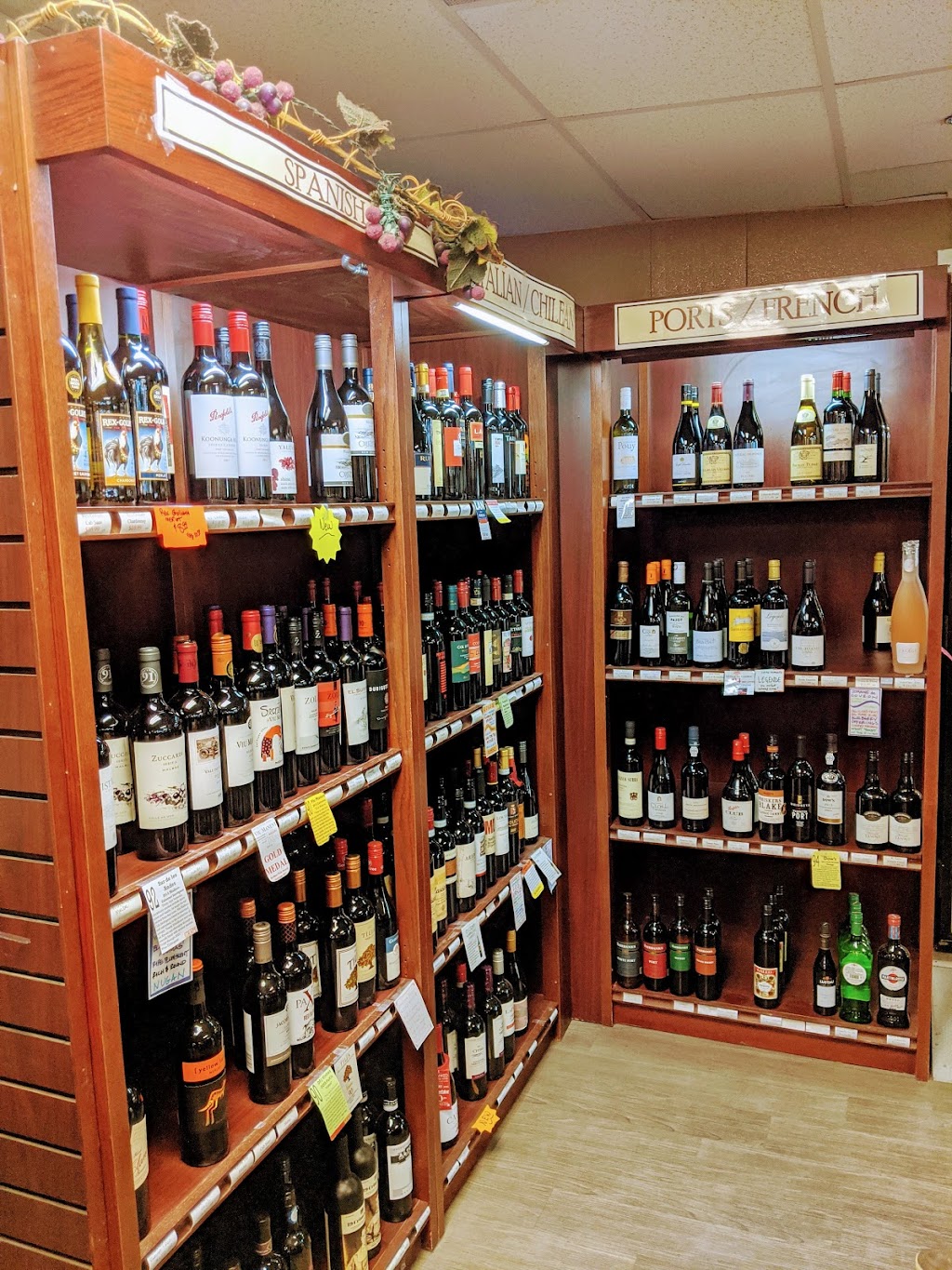 Walts Lynwood Center Market | 4759 Lynwood Center Rd NE Ste 2E, Bainbridge Island, WA 98110, USA | Phone: (206) 842-5808