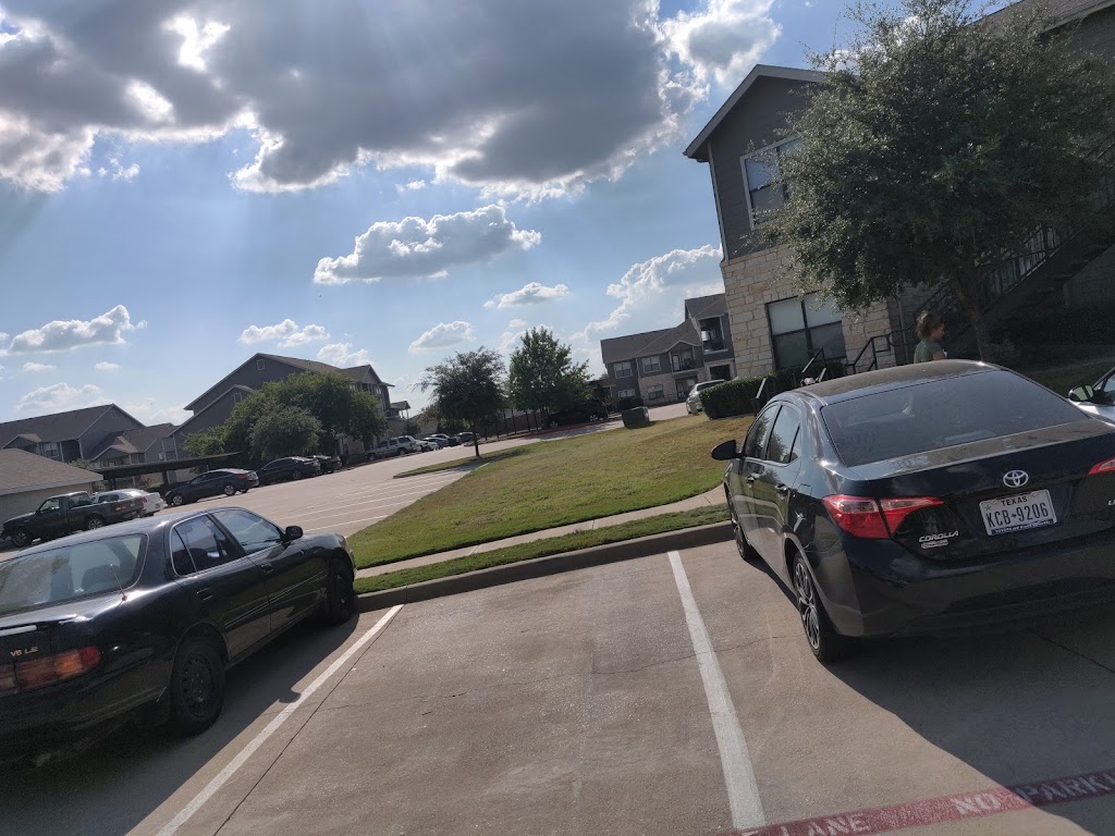 Republic Deer Creek Apartments | 10600 Bilsky Bay Drive, Fort Worth, TX 76140, USA | Phone: (817) 293-6300