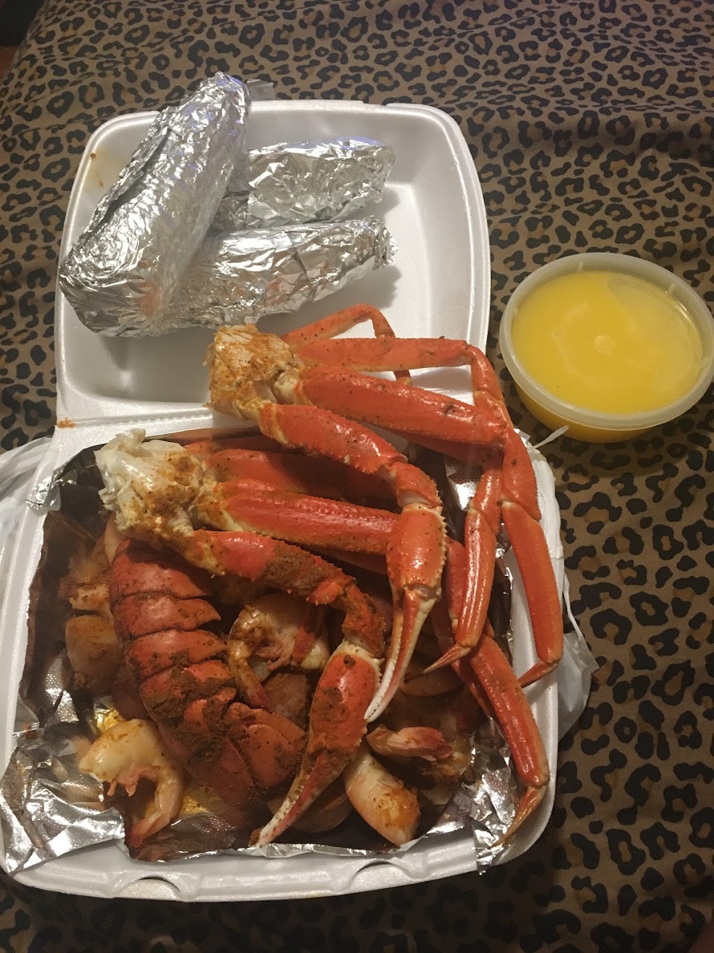 Captn Franks Seafood | 201 N Highland Ave, Baltimore, MD 21224, USA | Phone: (410) 327-3525