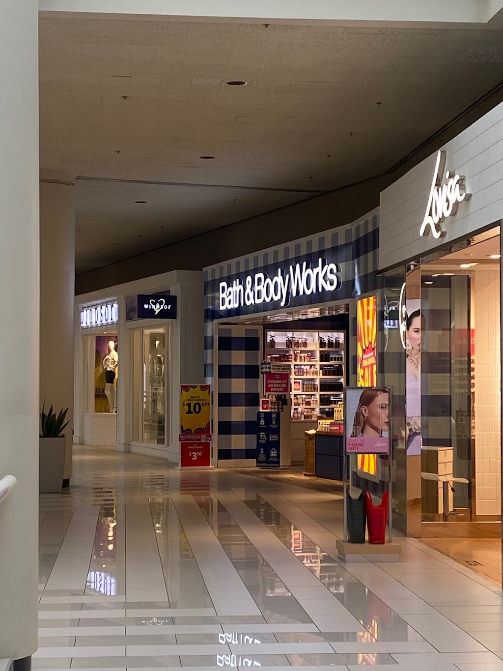 Bath & Body Works | 1 Galleria Dr, Middletown, NY 10940, USA | Phone: (845) 692-5852