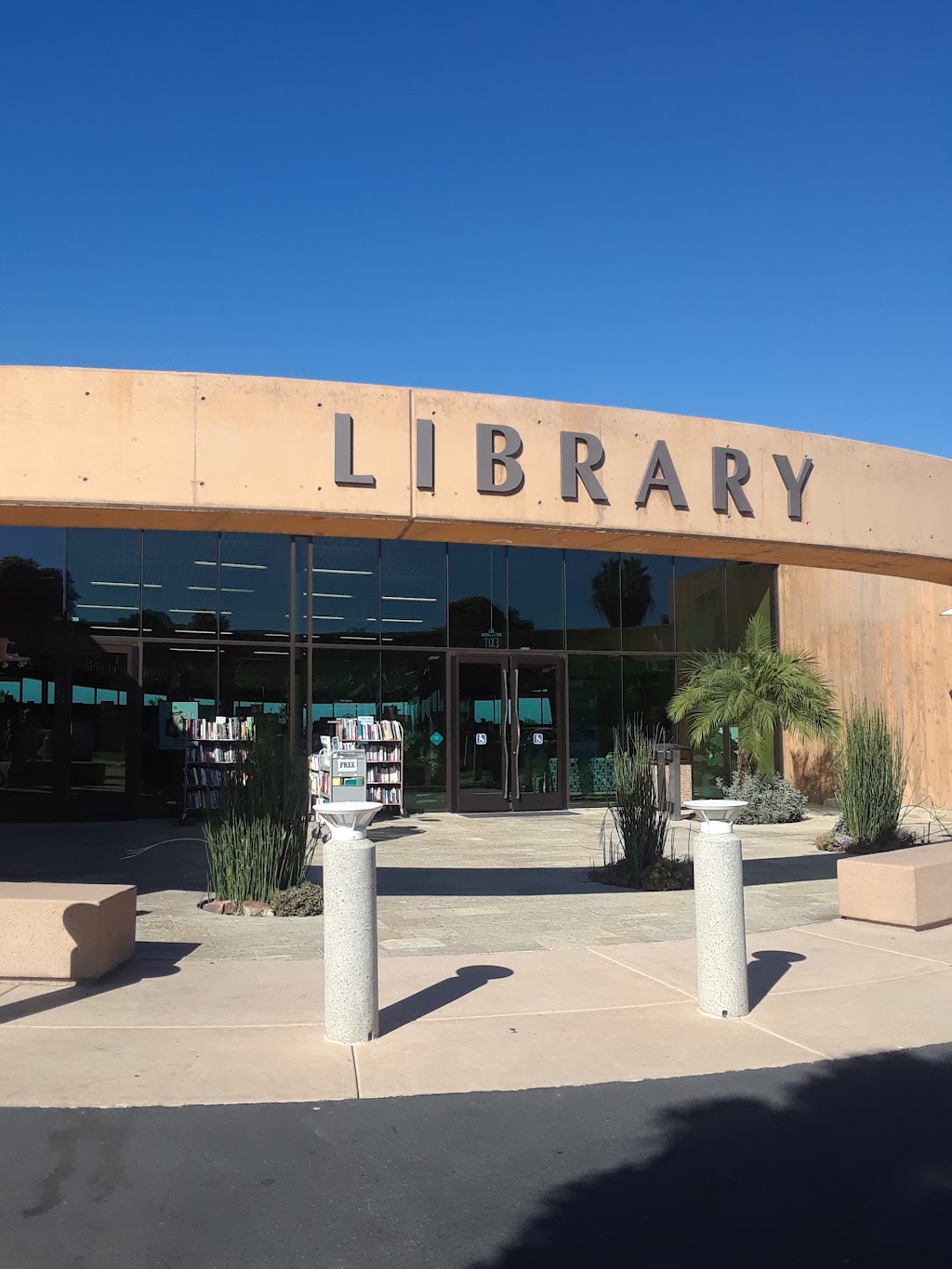 Friends of the Encinitas Library Bookstore | 540 Cornish Dr, Encinitas, CA 92024, USA | Phone: (760) 944-7294