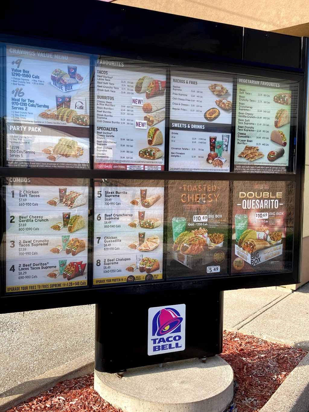 Taco Bell | 1790 Huron Church Rd, Windsor, ON N9C 2L4, Canada | Phone: (519) 977-0662