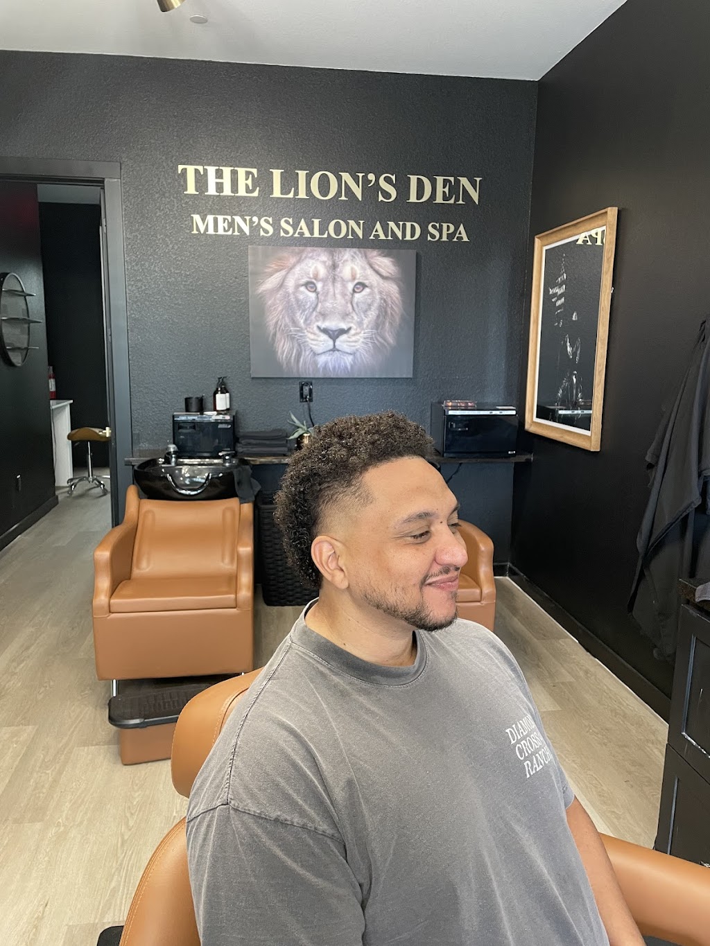 The Lions Den Mens Salon & Spa | 486 S Centro Cir Suite B, Shenandoah, TX 77385, USA | Phone: (832) 921-6378