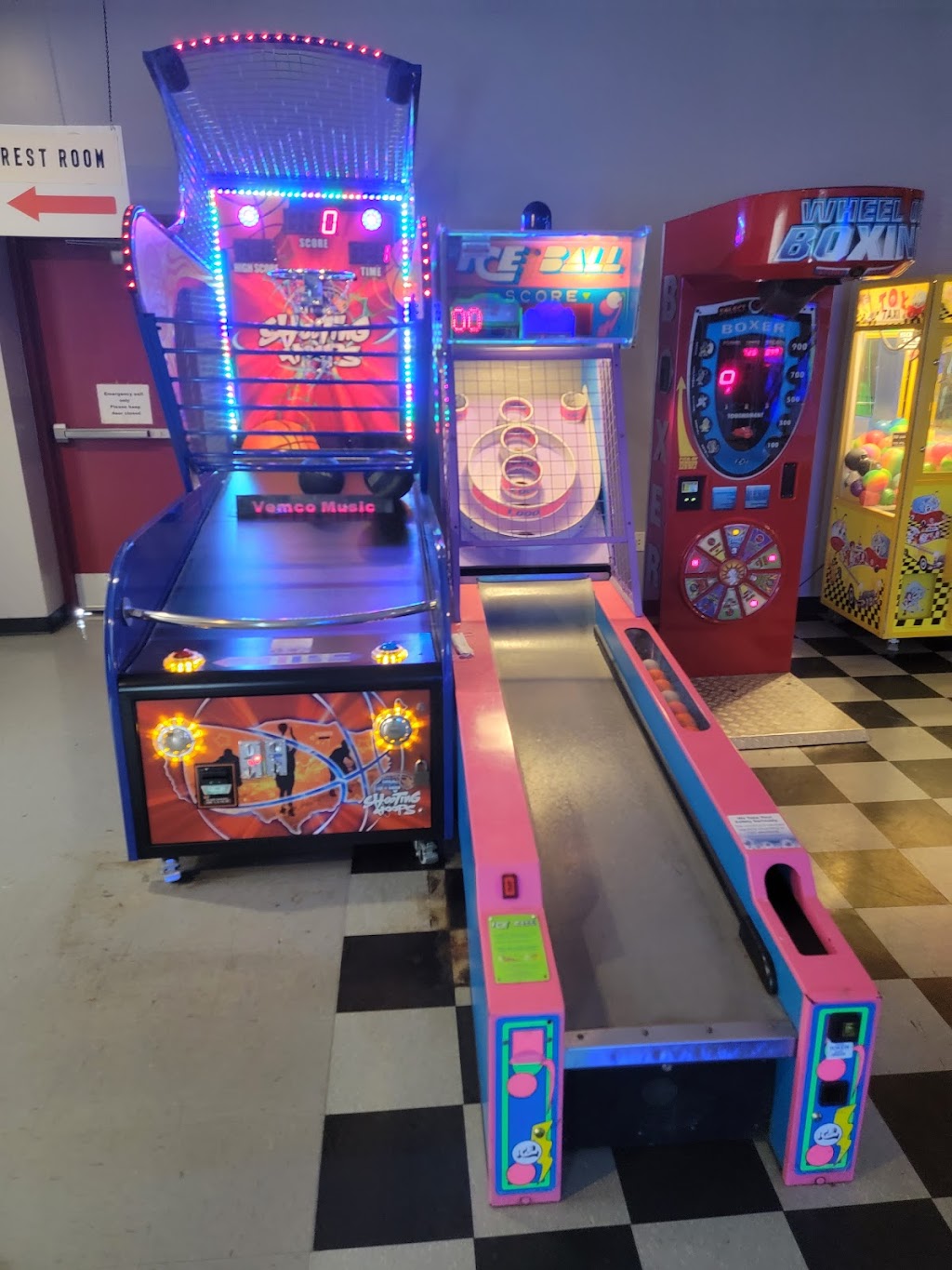 Creekside Lanes | 1450 Trade Mart Blvd, Winston-Salem, NC 27127, USA | Phone: (336) 771-9800