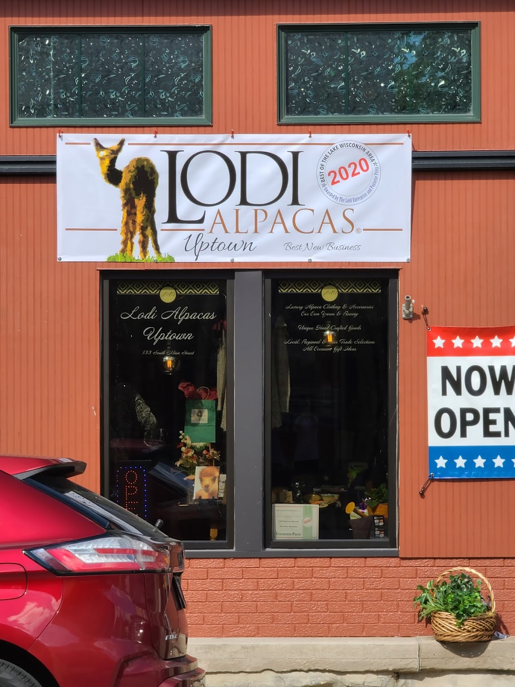 Lodi Alpacas Uptown | 133 S Main St, Lodi, WI 53555, USA | Phone: (608) 576-8607