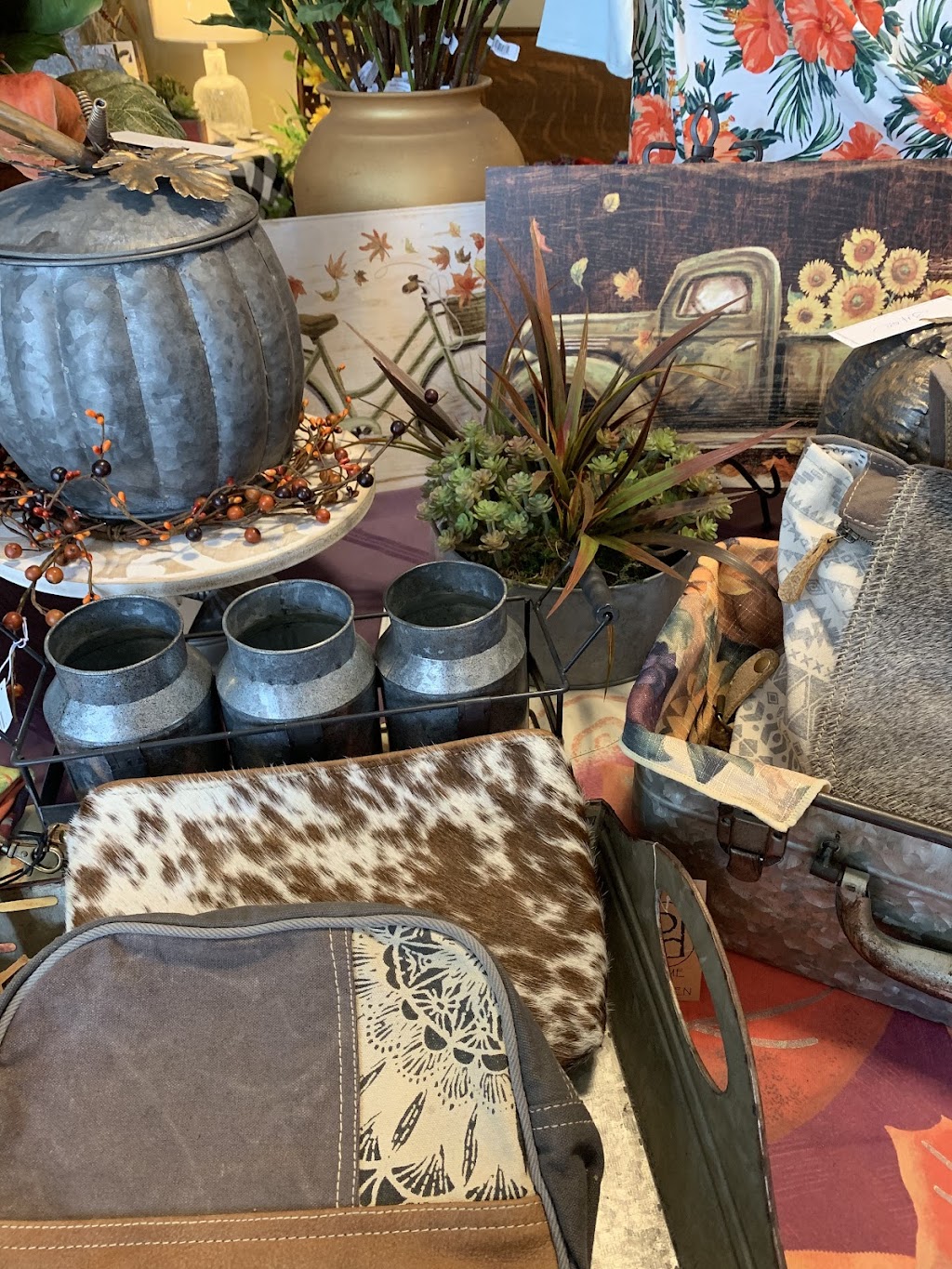 Boonville Flower & Decor | 106 W Main St, Boonville, NC 27011, USA | Phone: (336) 367-7651