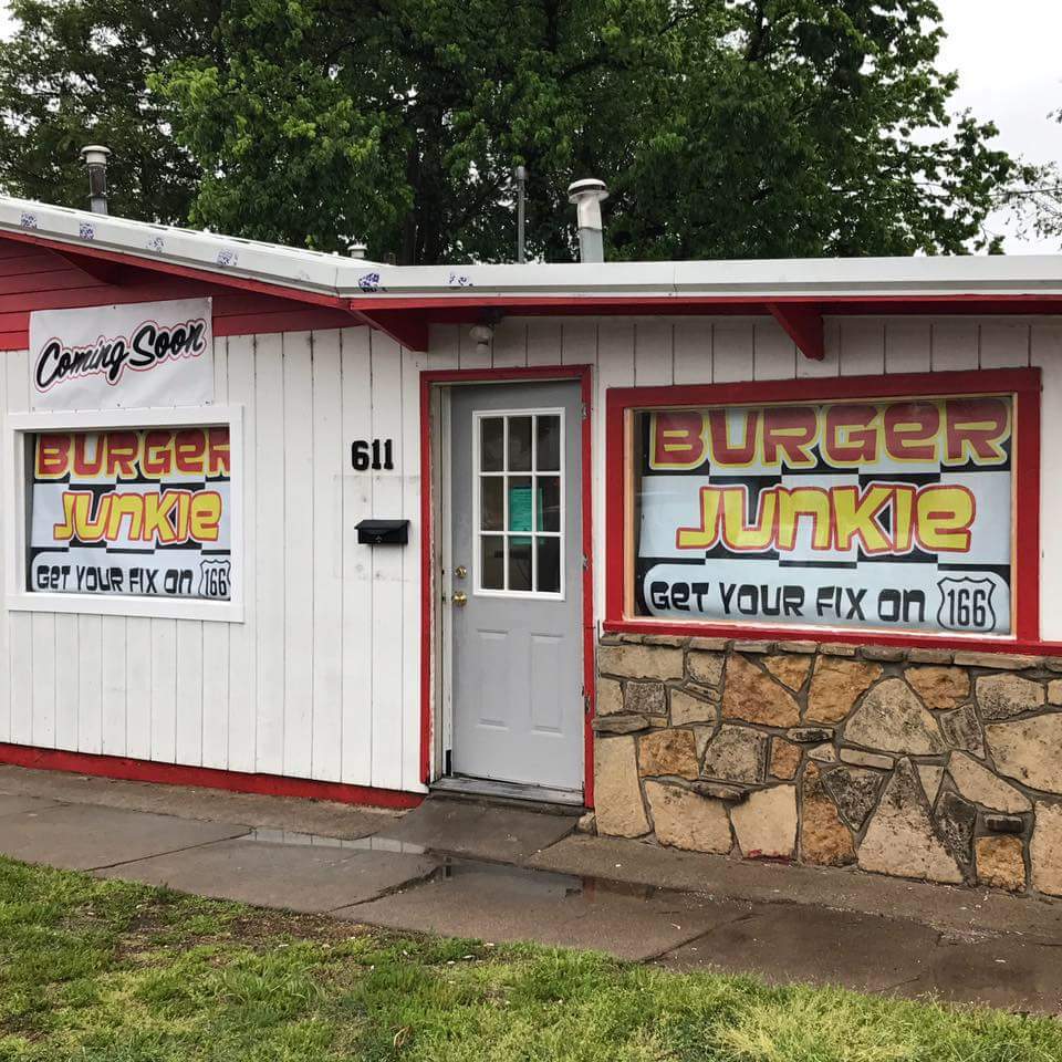 Burger Junkie | 611 W Madison Ave #3047, Arkansas City, KS 67005, USA | Phone: (620) 442-6666