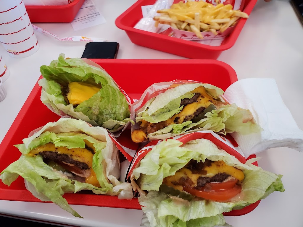 In-N-Out Burger | 1010 Lakeville Hwy, Petaluma, CA 94952, USA | Phone: (800) 786-1000