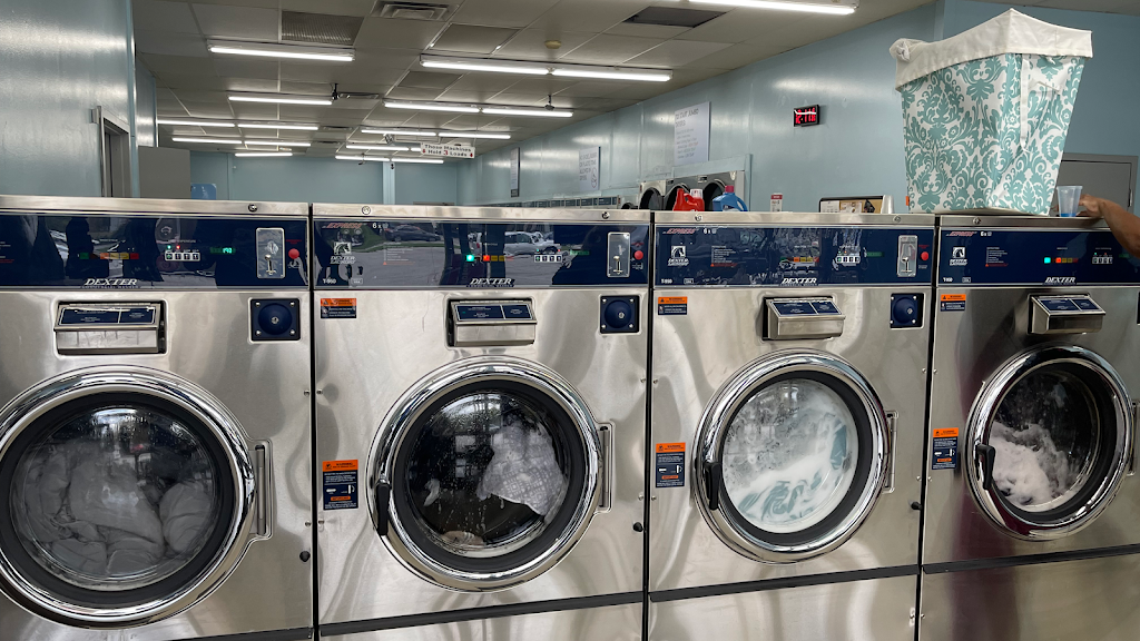 J&S Laundromat | 5051 Chatterton Rd, Columbus, OH 43232, USA | Phone: (614) 524-1006