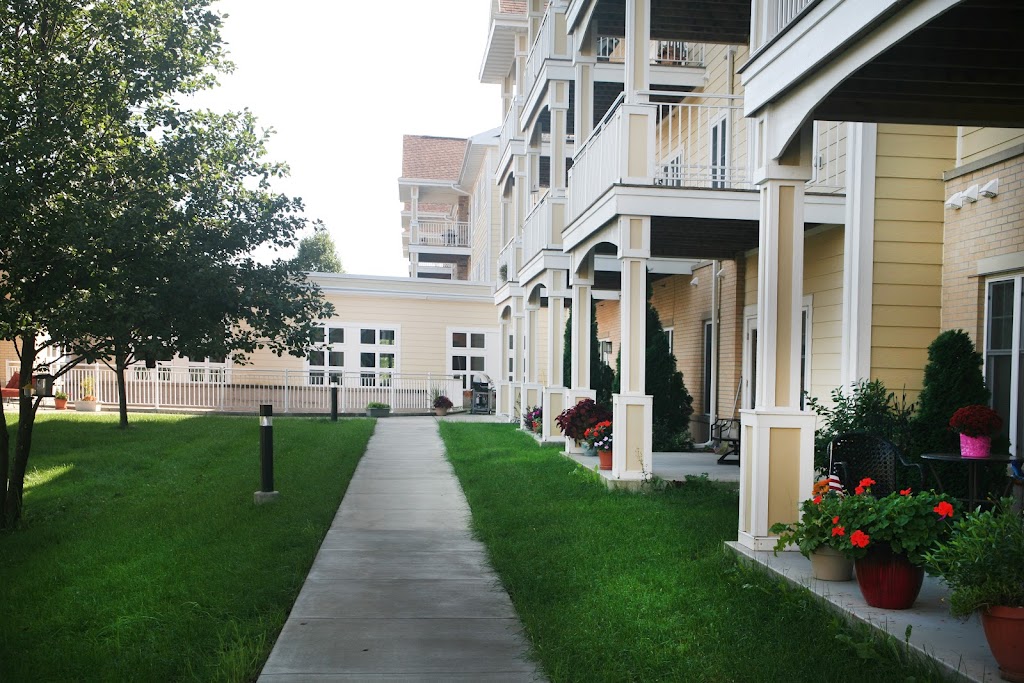 Oak Park Place Baraboo | 800 Waldo St, Baraboo, WI 53913, USA | Phone: (608) 355-4111