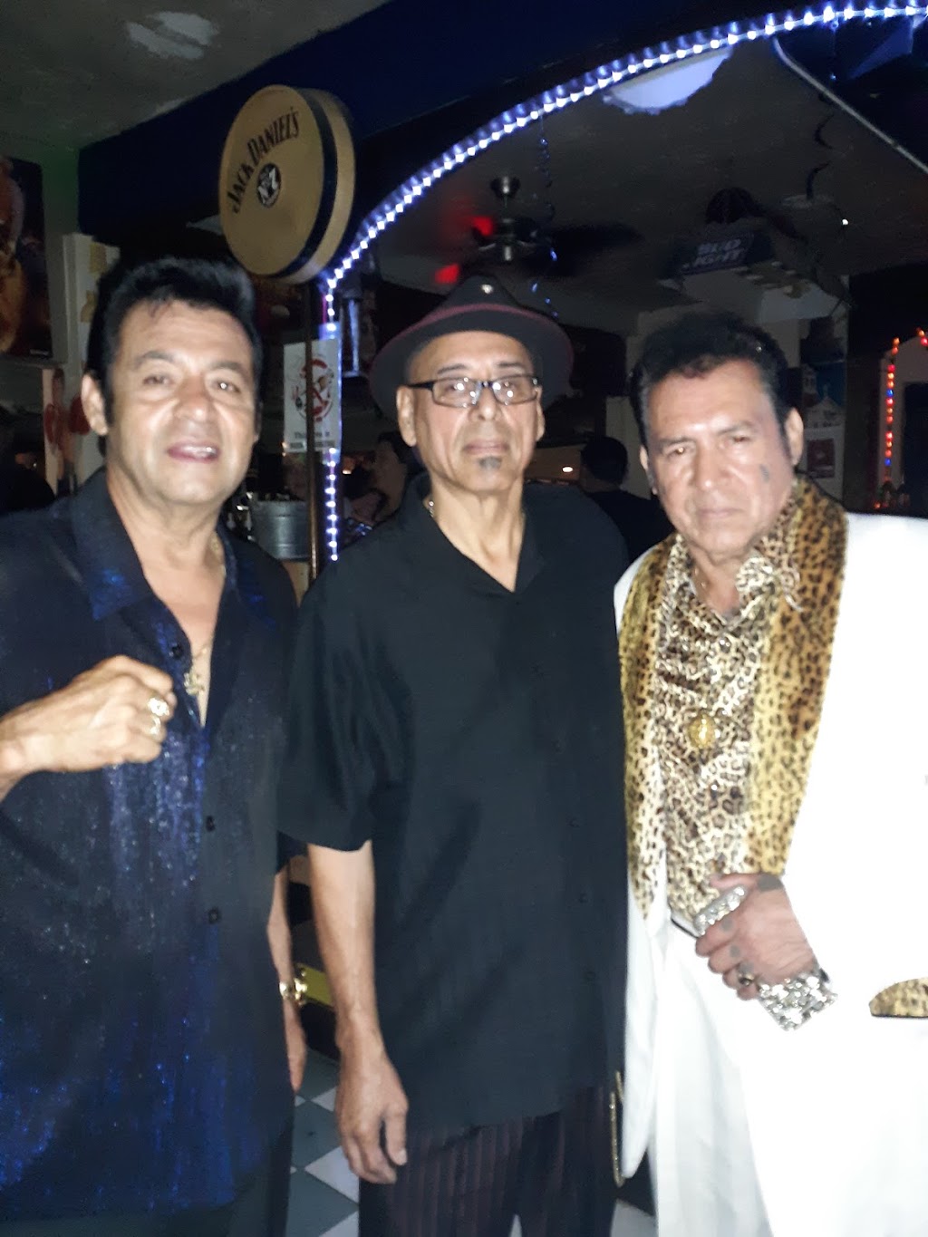 Saras Ice House | 4003 N Main St, Houston, TX 77009, USA | Phone: (832) 441-0078