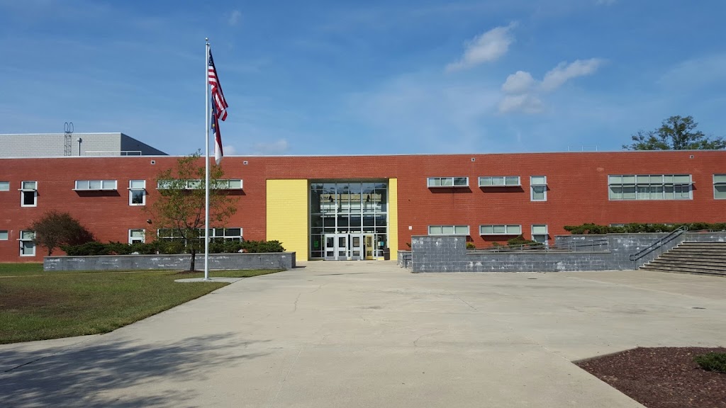 Fuquay-Varina Middle School | 109 N Ennis St, Fuquay-Varina, NC 27526, USA | Phone: (919) 557-2727