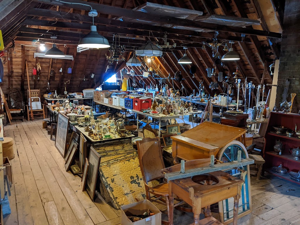 Prudhommes Antique & Vintage Market | 3125 N Service Rd, Vineland Station, ON L0R 2E0, Canada | Phone: (905) 562-5187