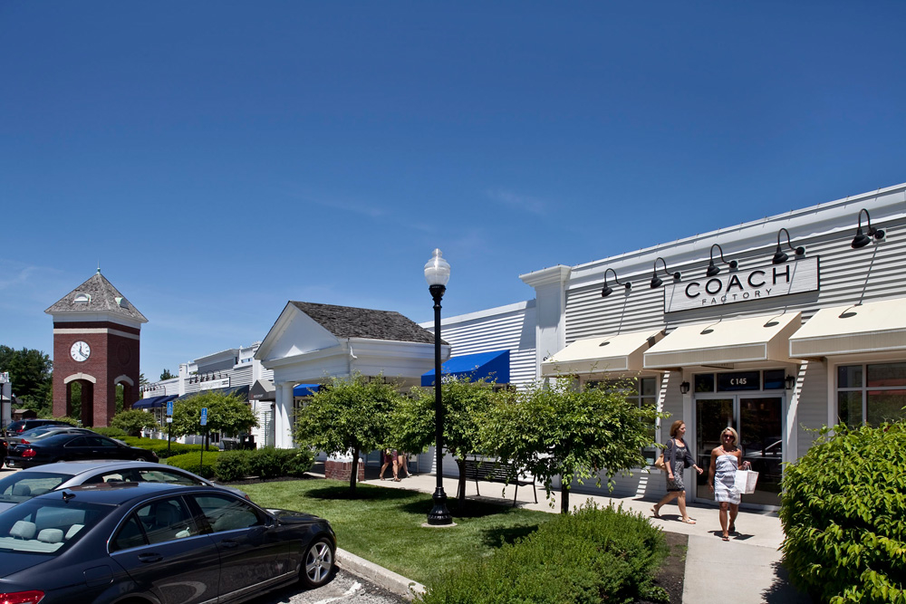 Lee Premium Outlets | 17 Premium Outlet Blvd, Lee, MA 01238, USA | Phone: (413) 243-8186