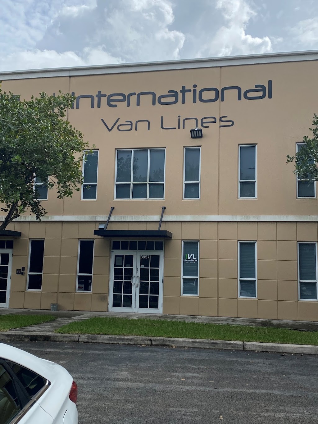 International Van Lines | 28721 Industry Dr, Valencia, CA 91355, USA | Phone: (661) 899-5723