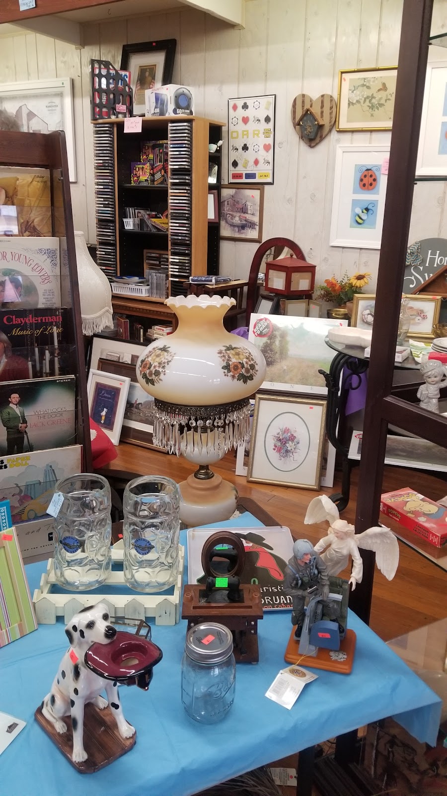 Moon Penguin’s Emporium | 206 W St Louis St, Lebanon, IL 62254, USA | Phone: (618) 537-6625