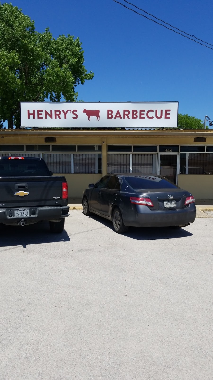 Henrys Barbecue | 2403 E Hwy 71, Del Valle, TX 78617, USA | Phone: (512) 599-4008