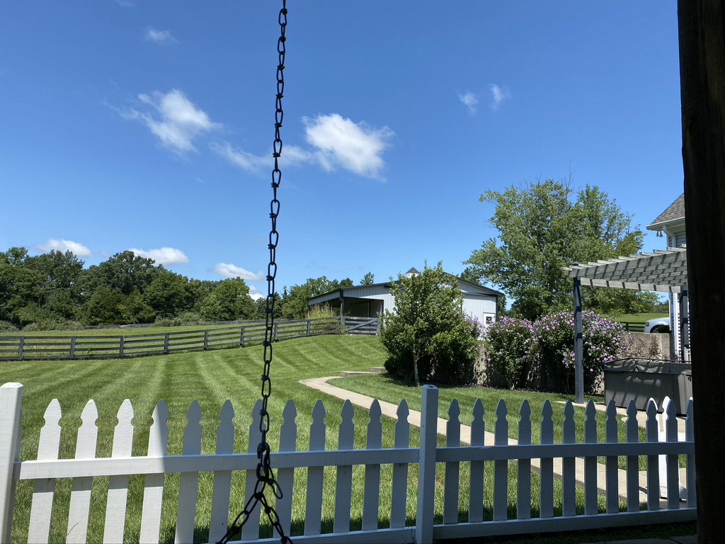 Pillow and Paddock Bed & Breakfast | 3262 Old Sligo Rd, La Grange, KY 40031, USA | Phone: (502) 222-4372