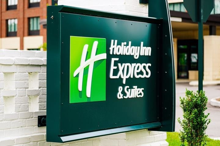 Holiday Inn Express & Suites, Franklin Berry Farms | 7100 Berry Farms Crossing, Franklin, TN 37064, USA | Phone: (615) 499-5292