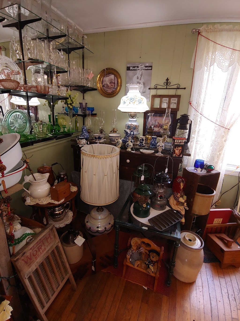 Holland Antiques, LLC | 100 N Main St, Holland, NY 14080, USA | Phone: (716) 331-7474