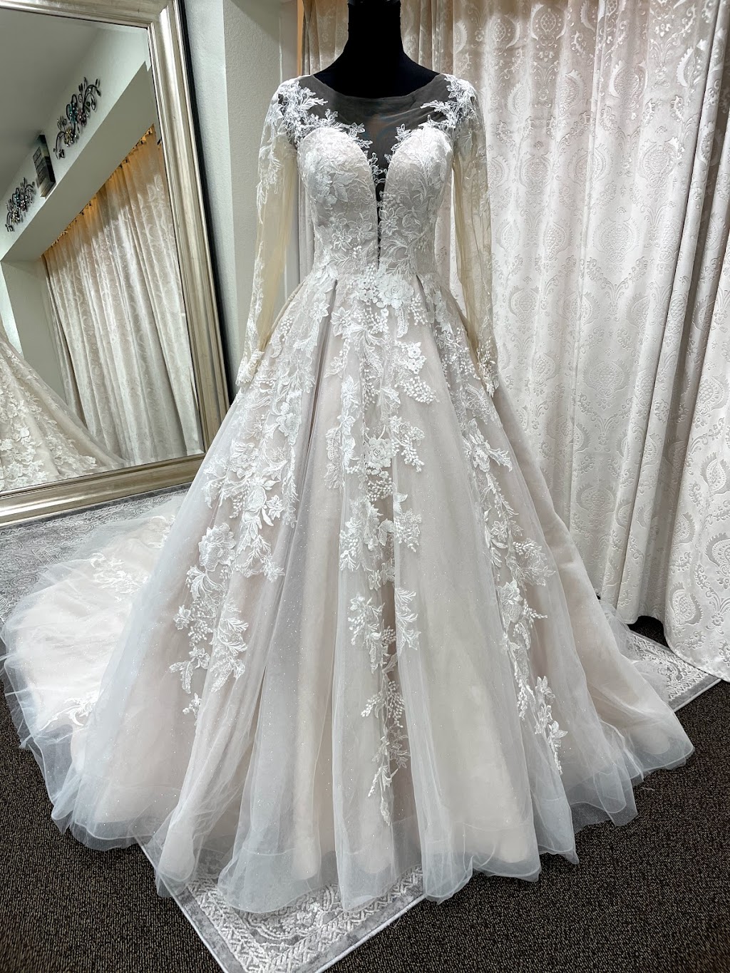 Sundays Bridal | 6856 Boulevard 26, Richland Hills, TX 76180, USA | Phone: (214) 881-1242