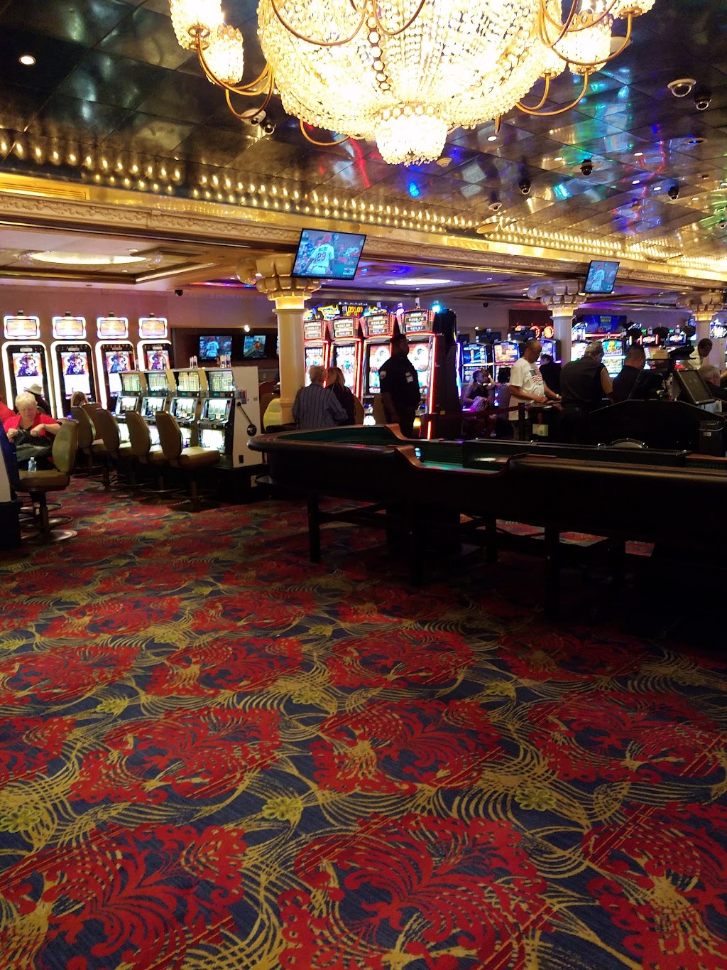 Café Pontchartrain at Treasure Chest Casino | 5050 Williams Blvd, Kenner, LA 70065, USA | Phone: (504) 443-8000