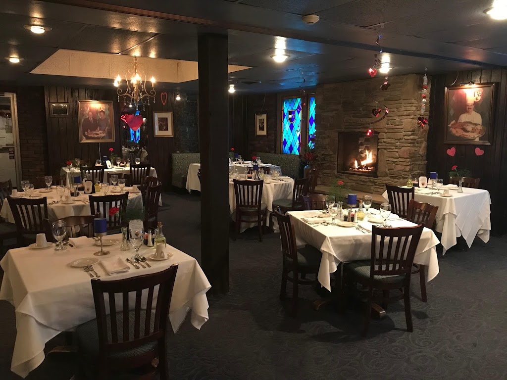 Michaels Restaurant | 415 Broadway, Highland, IL 62249, USA | Phone: (618) 654-8678