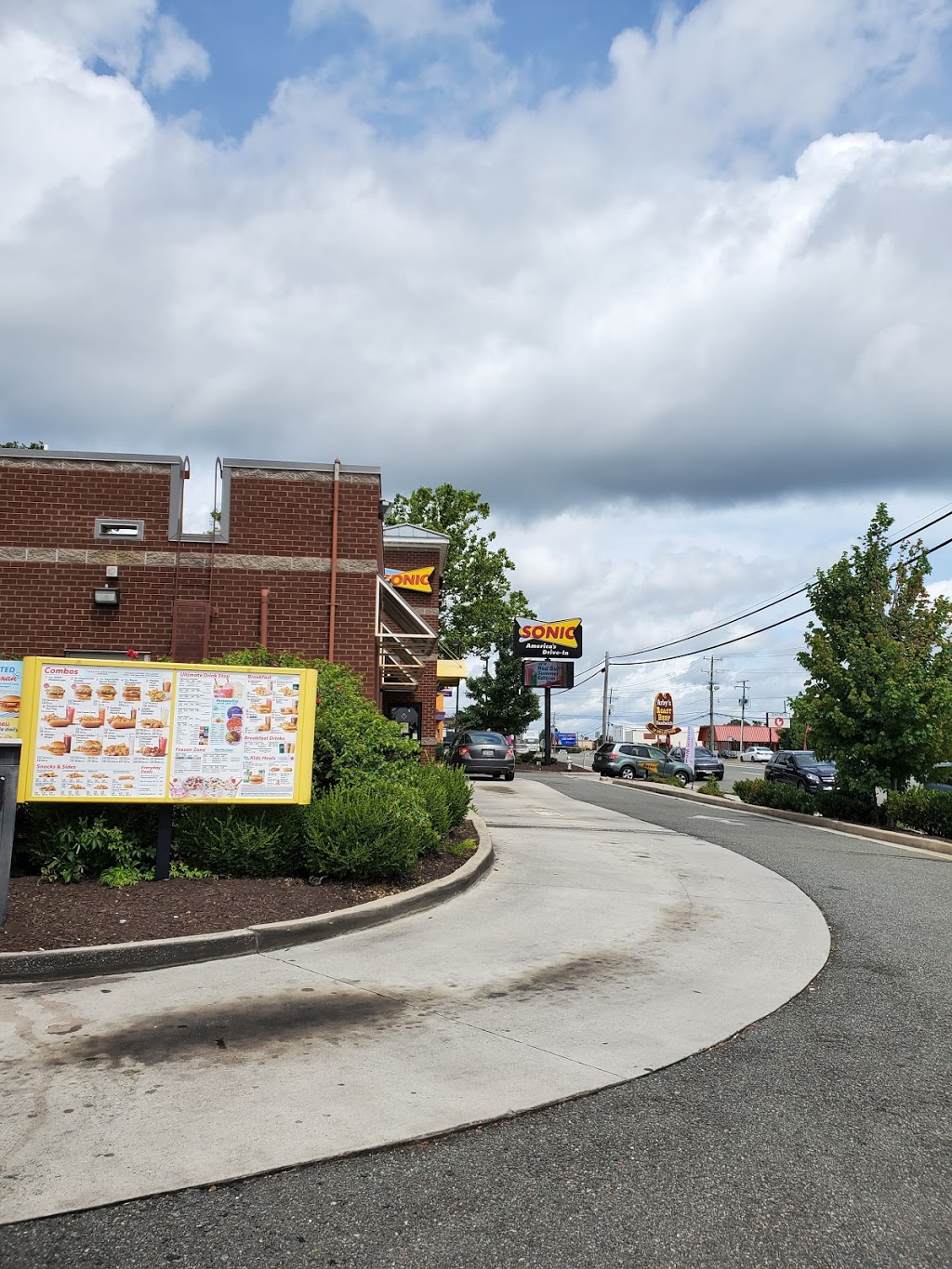 Sonic Drive-In | 5805 W Broad St, Richmond, VA 23230, USA | Phone: (804) 285-3026