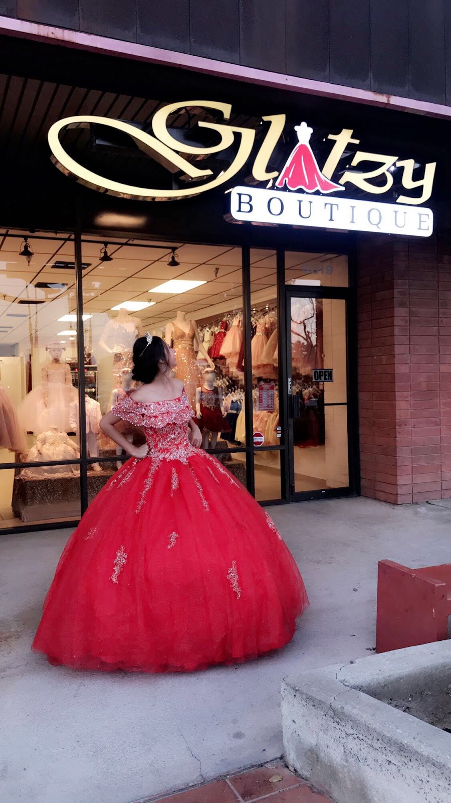 Glitzy Boutique | 5019 Stockdale Hwy, Bakersfield, CA 93309, USA | Phone: (661) 889-3384