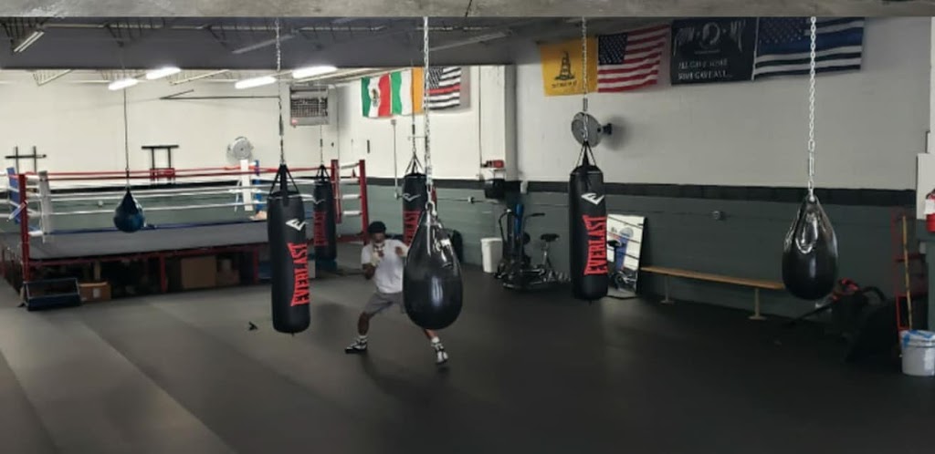 Left 2 the Chin Boxing Club | 1888 E 337th St, Eastlake, OH 44095, USA | Phone: (440) 510-8165