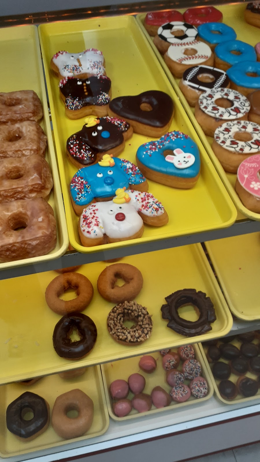 American Donuts | 3480 S Carrier Pkwy #160, Grand Prairie, TX 75052, USA | Phone: (972) 237-9243