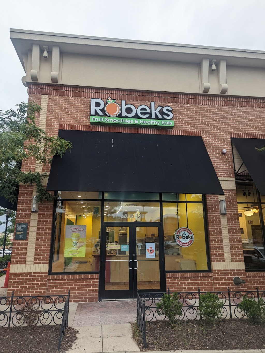 Robeks Fresh Juices & Smoothies | 22035 Dulles Retail Plaza, Sterling, VA 20166, USA | Phone: (703) 444-2611