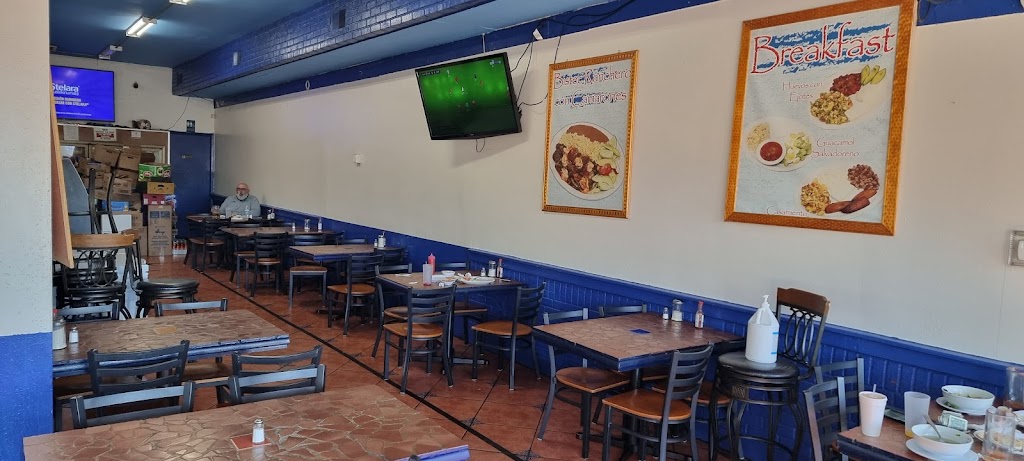 La Bahia Salvadorian Cuisine And Seafood | 8414 Topanga Canyon Blvd, Canoga Park, CA 91304, USA | Phone: (818) 704-0256