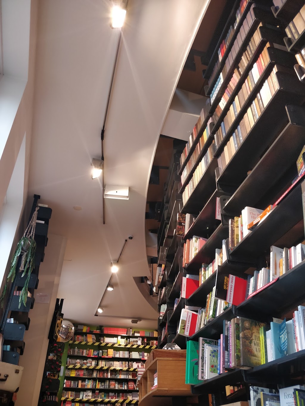 The American Book Center | Spui 12, 1012 XA Amsterdam, Netherlands | Phone: 020 625 5537