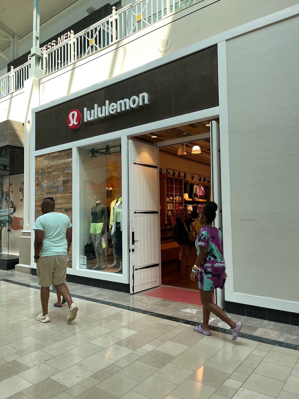 lululemon | 400 Commons Way #2405, Bridgewater, NJ 08807, USA | Phone: (908) 526-3752