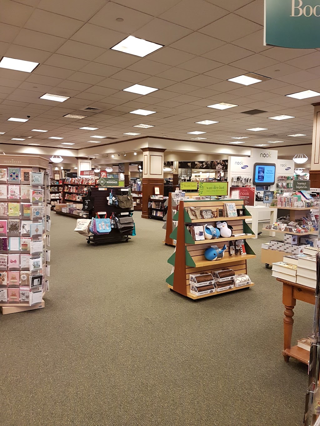 Barnes & Noble | 2100 Snelling Ave N, Roseville, MN 55113, USA | Phone: (651) 639-9256