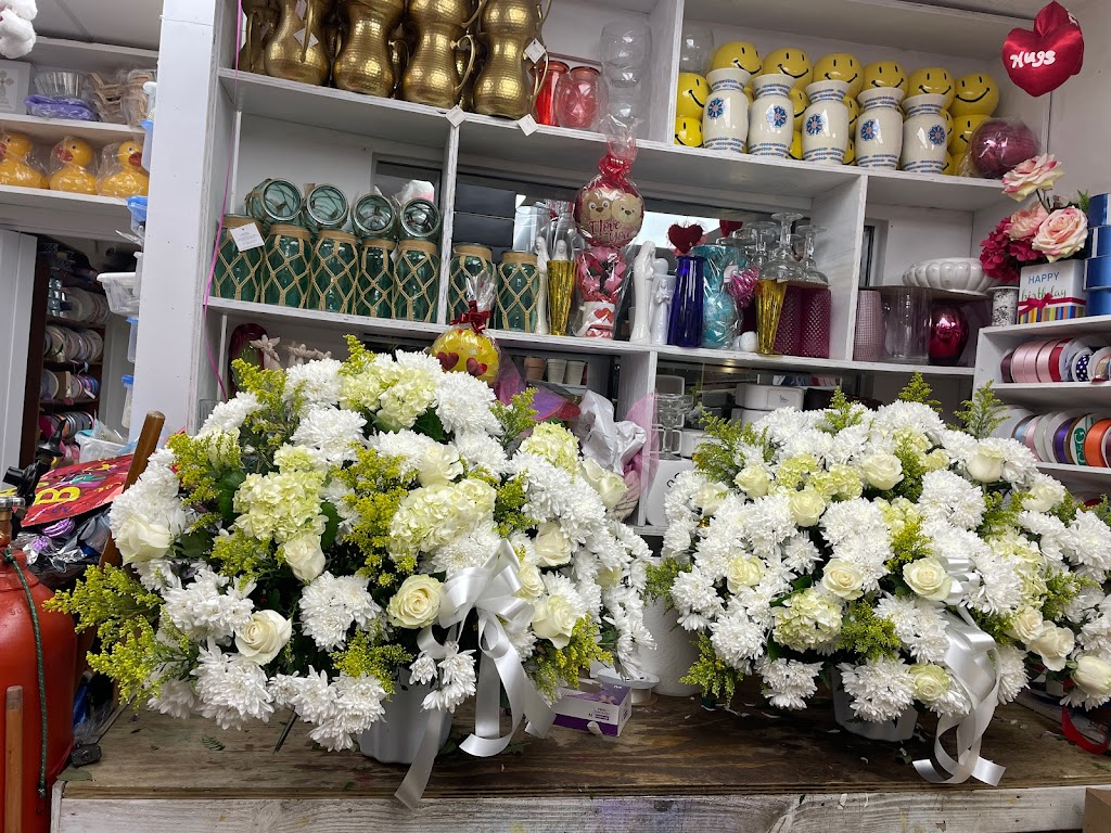 Creative Flowers N Decor | 8 Manetto Hill Rd, Plainview, NY 11803, USA | Phone: (516) 205-7979