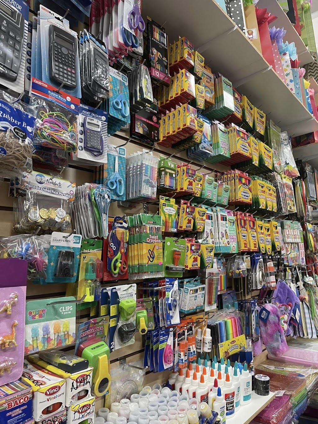 Papeleria Ilusion | Paseo Banderas & Paseo del Cedro, Urbiquinta Del Cedro, 22564 Tijuana, B.C., Mexico | Phone: 664 904 9622