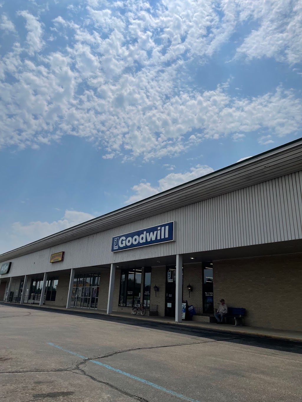 Goodwill | 24799 US-23, Circleville, OH 43113, USA | Phone: (740) 672-3142