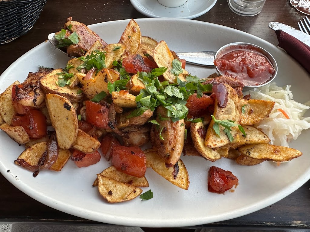 Kalinka Russian Cuisine | 1714 Victory Blvd, Glendale, CA 91201, USA | Phone: (747) 240-6868