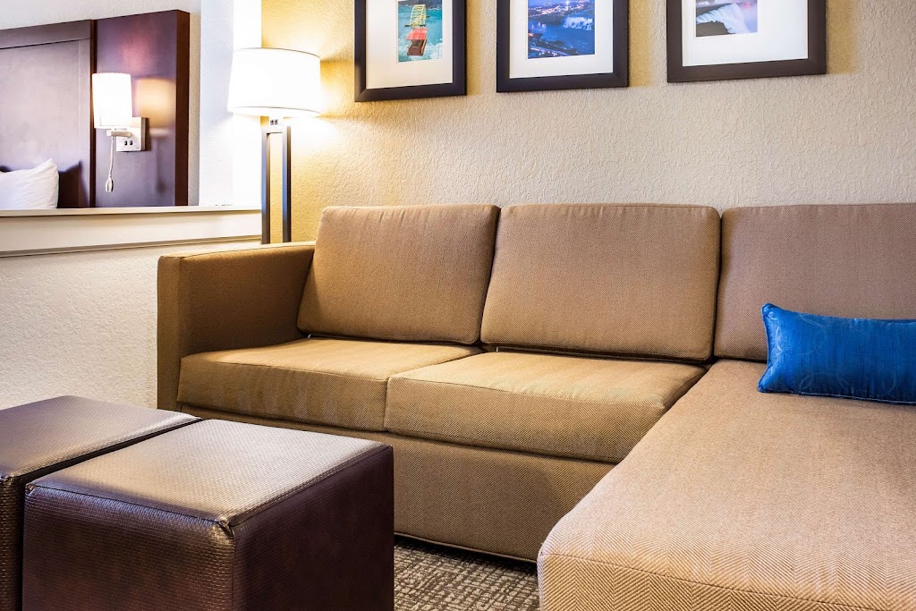 Comfort Inn & Suites Niagara Falls Blvd Usa | 6115 Niagara Falls Blvd, Niagara Falls, NY 14304, USA | Phone: (716) 524-2727